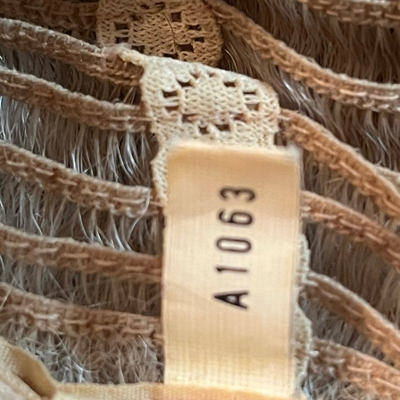 Paula Young Morning Glory Size A 1063 Curly Short Wig Golden Wheat Ash Blonde - Picture 6 of 10